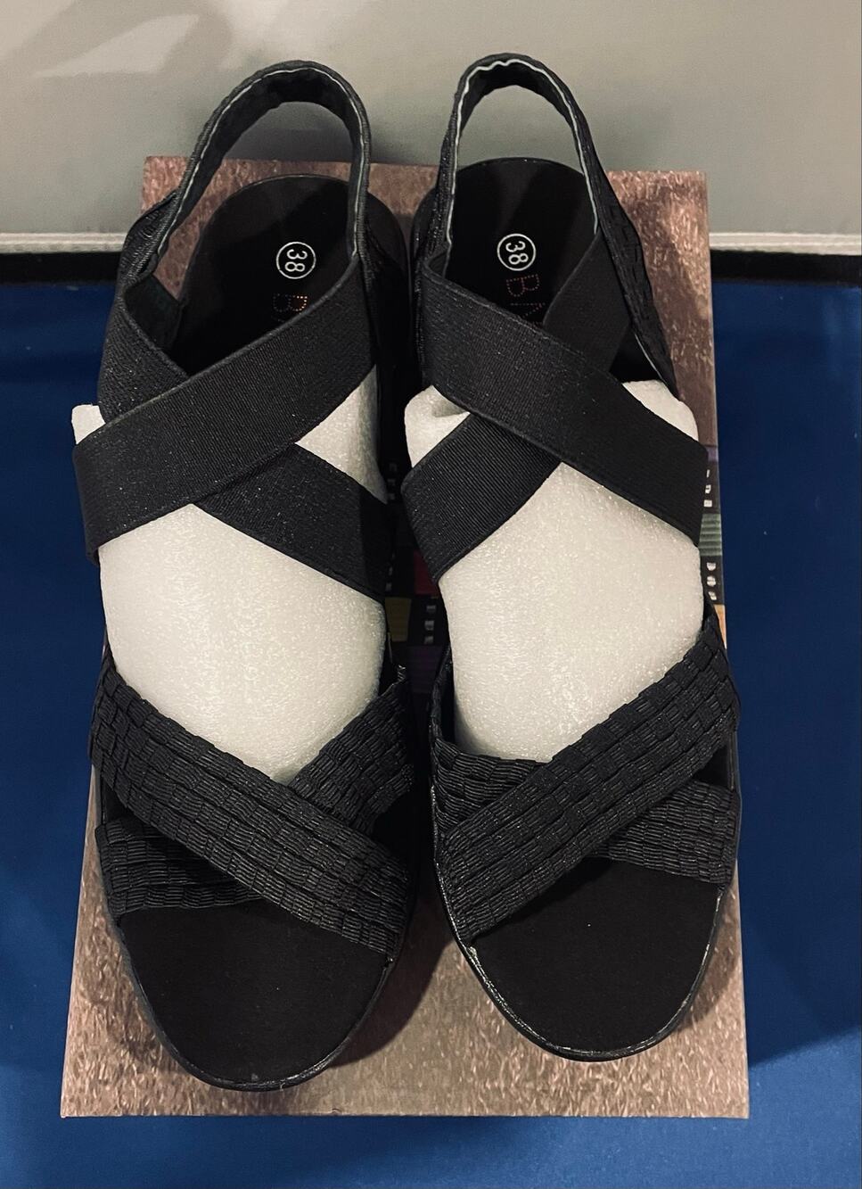Bernie Mev NY Lisa Black Size 38 US size 7 sandal NIB Memory foam